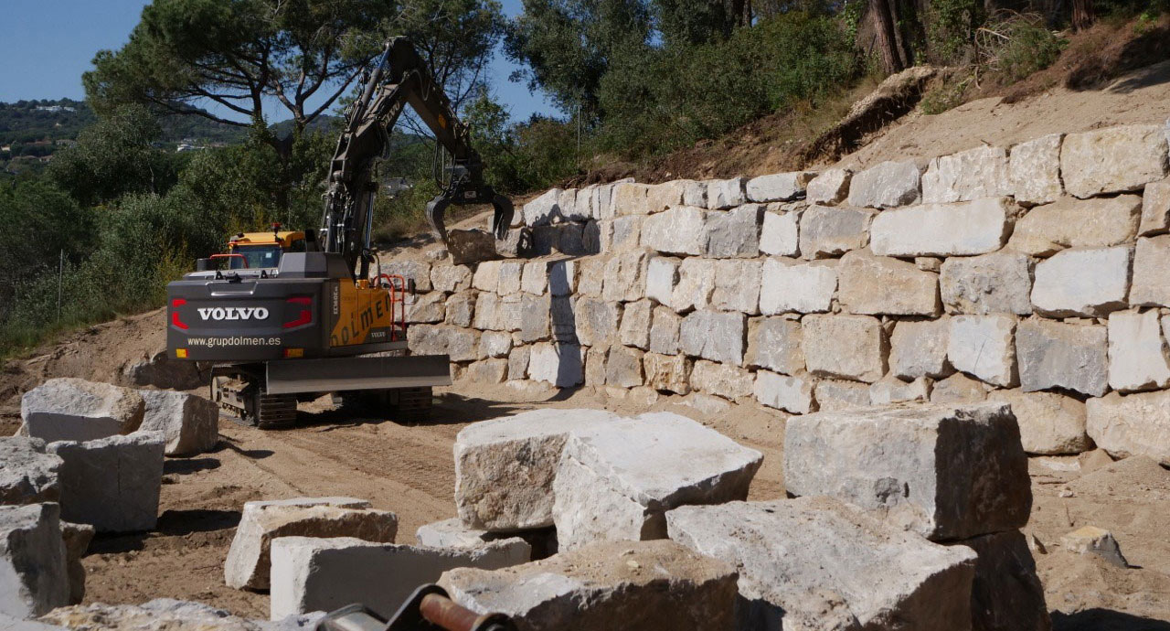 construccion-muros-piedra-caliza-barcelona-catalunya-14 Construcción de un muro de piedra Caliza en Barcelona